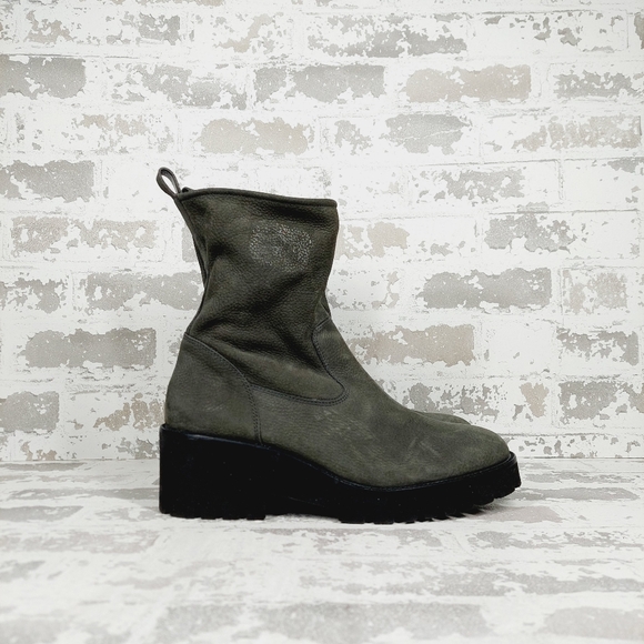 Paul Green Newbury Chunky Ankle Bootie in Iron Grained M852 - Picture 4 of 12
